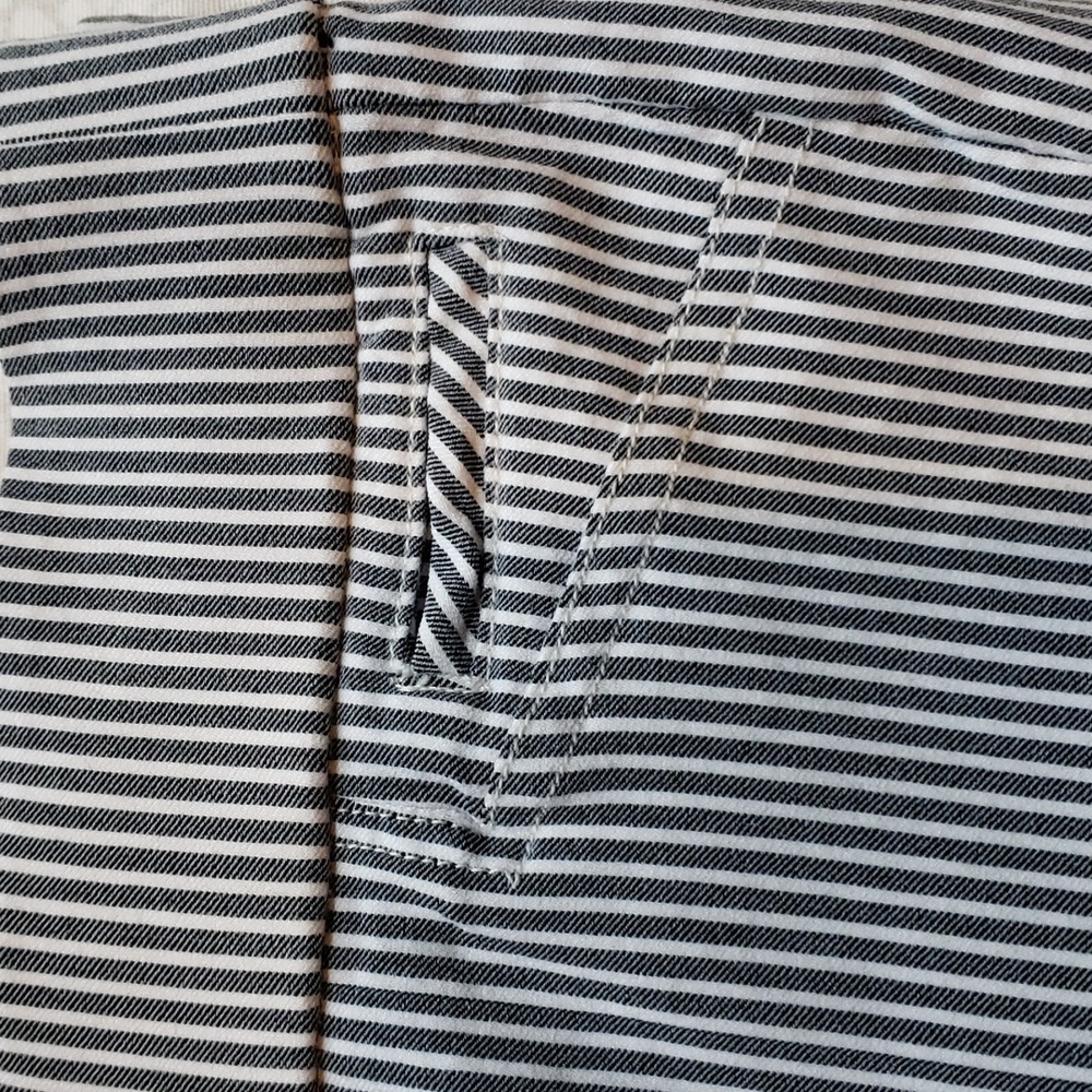 Anne Klein White and Black Striped Skinny Capris XS - Picture 5 of 12